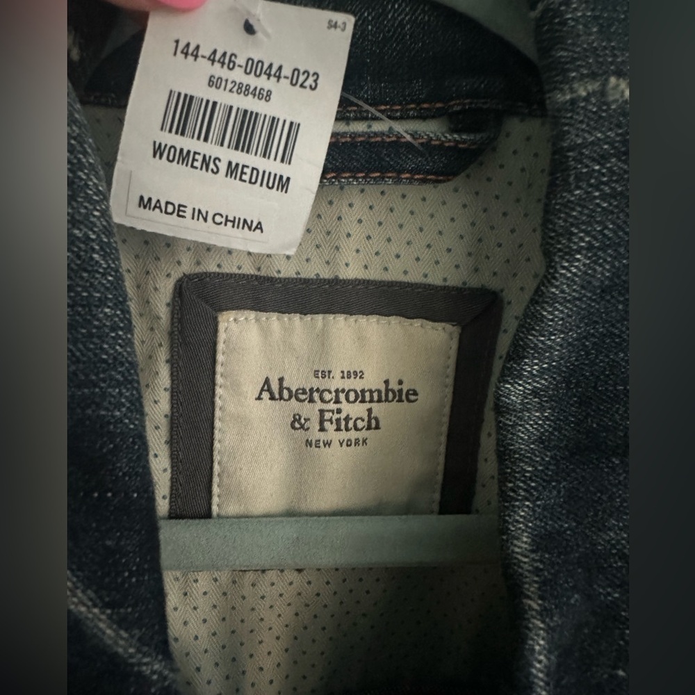 Abercrombie & Fitch Jean Jacket, Medium with Rhinestone bow pin, NWT - Picture 8 of 10